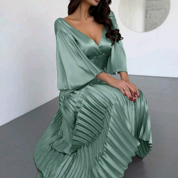 Elegant Romantic V-Neck Ruffle Sleeve High Waist Gold Pleated Maxi Dress - Picture 1 of 6